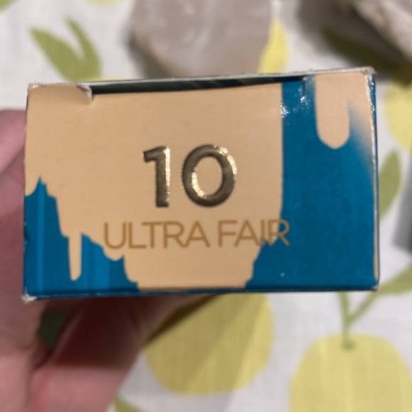 Urban Decay
Hydromaniac Glowy Tinted Hydrator Foundation - Picture 5 of 5